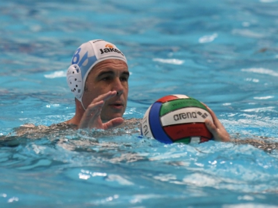 Alberto Petrucci in acqua contro la Muri Antichi (FOTO Roberto Polverino)