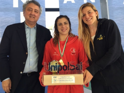 Martina Savioli con il presidente Barelli e il vice presidente Frassinetti