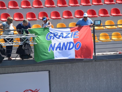 Grazie ai tifosi azzurri presenti a Tbilisi che hanno avuto questo splendido pensiero