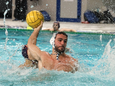 Pescara, inizio show a Le Naiadi. Grifone battuto 15-14