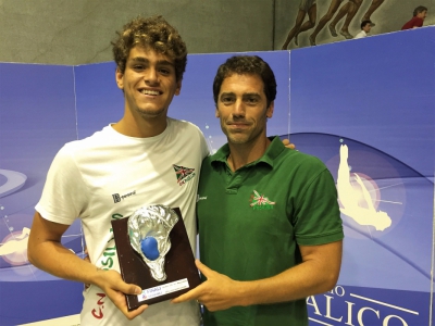 Roberto Brancaccio premia Luca Silvestri, miglior marcatore