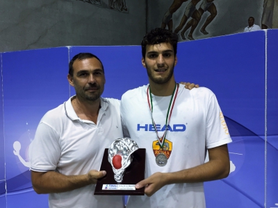Francesco De Michelis, miglior portiere, premiato da Mino Di Cecca