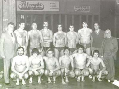 Nella foto di squadra è il 2° da sinistra in piedi