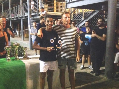 Il miglior giocatore e marcatore del torneo Degl'Innocenti (Bogliasco) premiato da Dino Rolla