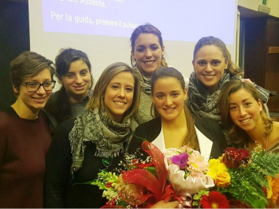 Eugenia Dufour con alcune compagne di squadra nel giorno della laurea