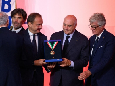 Il C.N.Posillipo riceve il Collare d’Oro per il Centenario